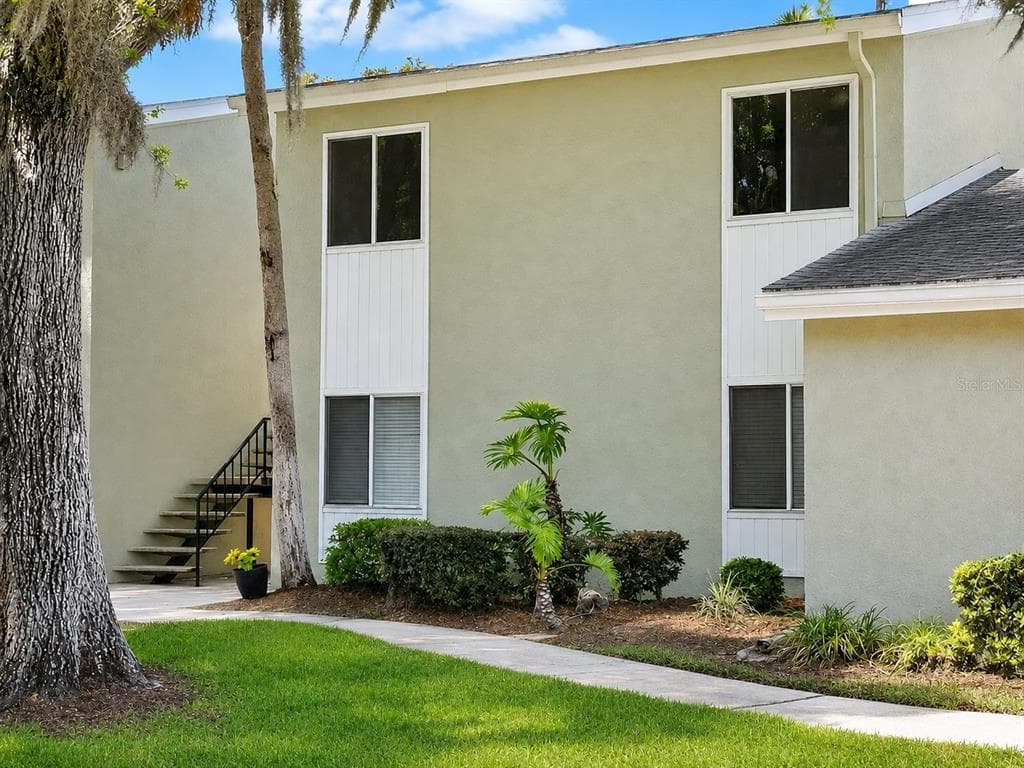 637 SILVER PASS # B, OCALA, FL 34472