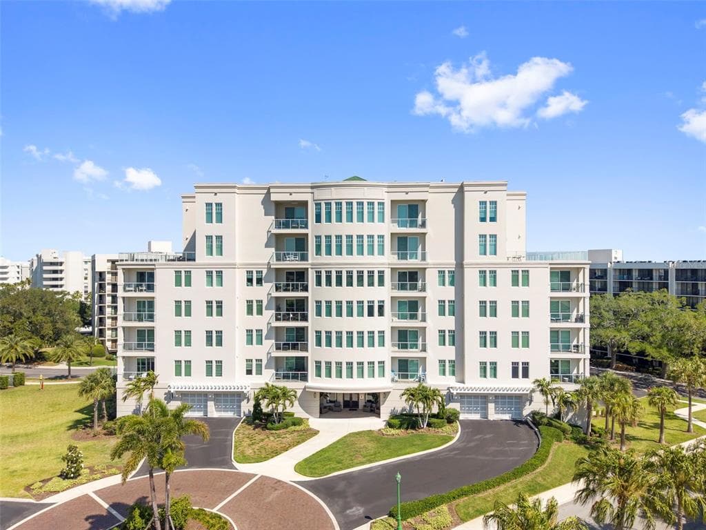 8 PALM TERRACE # 201, CLEARWATER, FL 33756