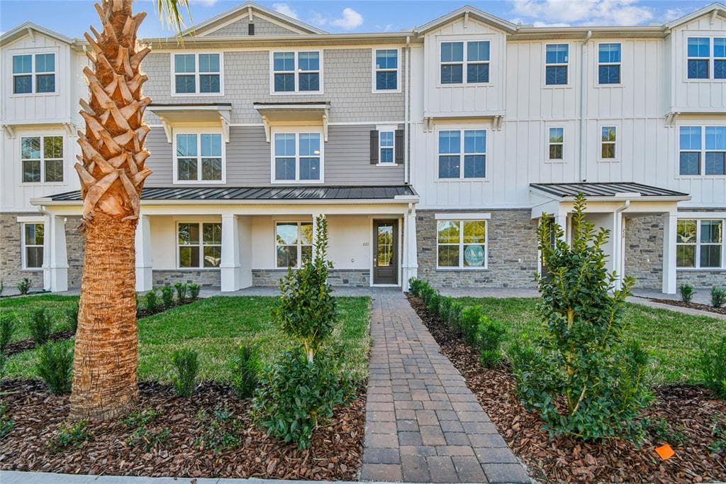221 PASQUALA # 18, OVIEDO, FL 32765