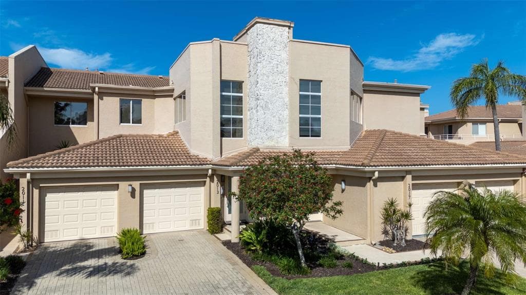 2013 HARBOUR LINKS DRIVE # 2013, LONGBOAT KEY, FL 34228