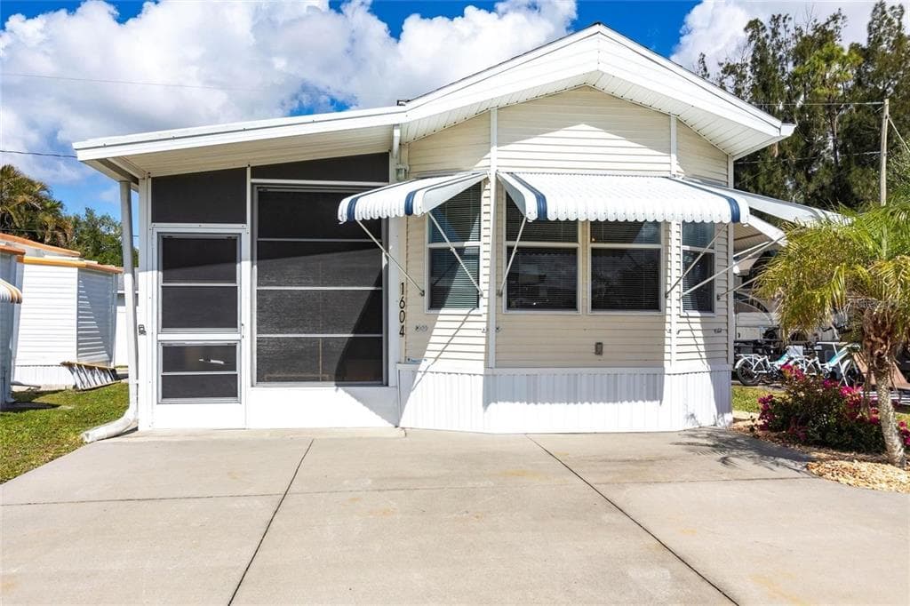 1604 N MANATEE LOOP, PUNTA GORDA, FL 33950
