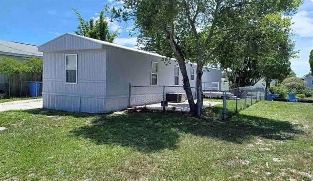 5830 PORTSMOUTH DRIVE, TAMPA, FL 33615