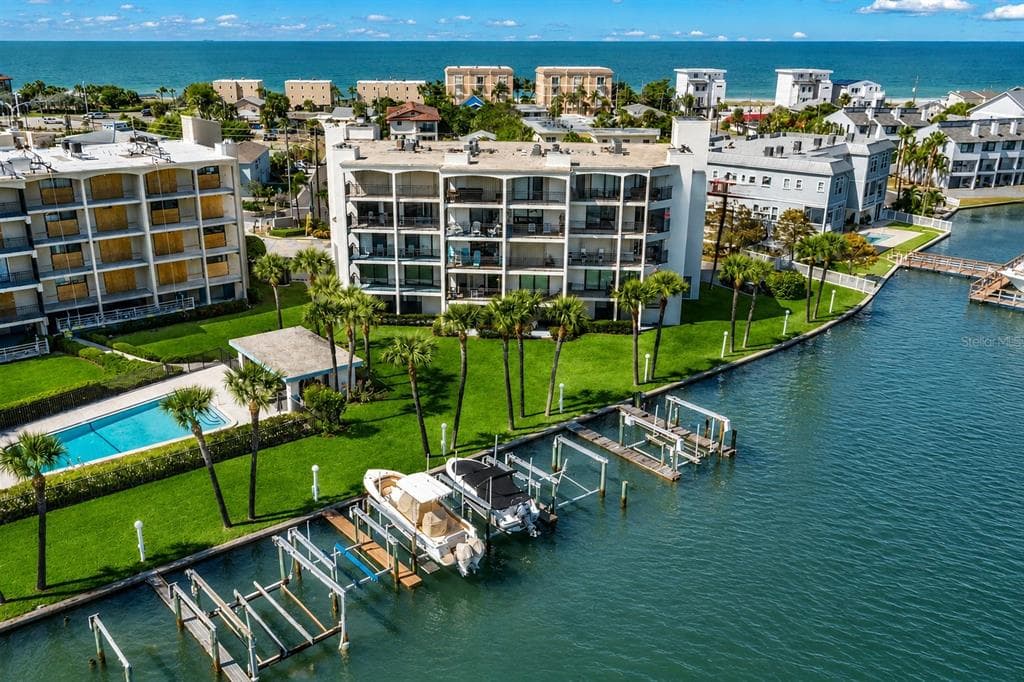 9825 HARRELL AVENUE # 404, TREASURE ISLAND, FL 33706
