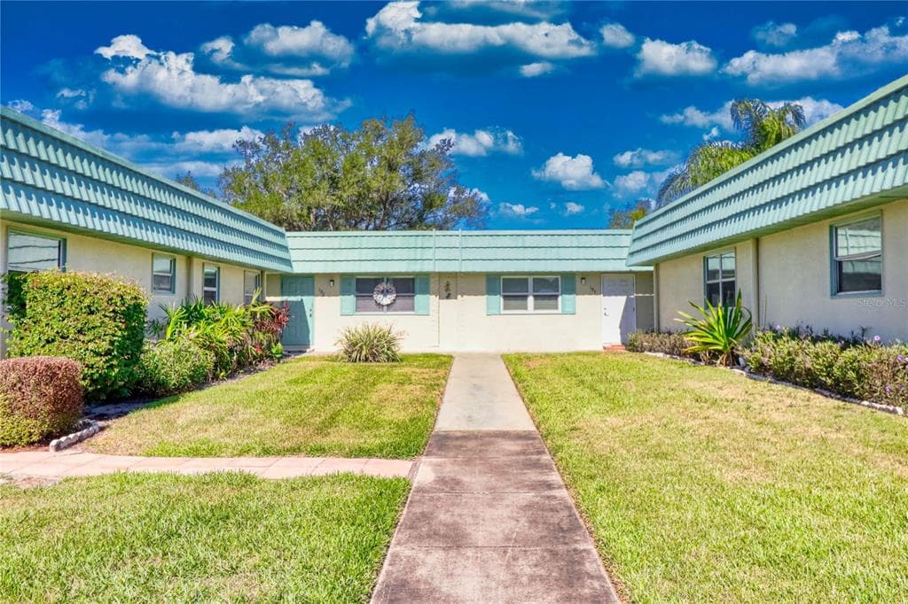 101 CAMBRIDGE TRAIL # 196, SUN CITY CENTER, FL 33573