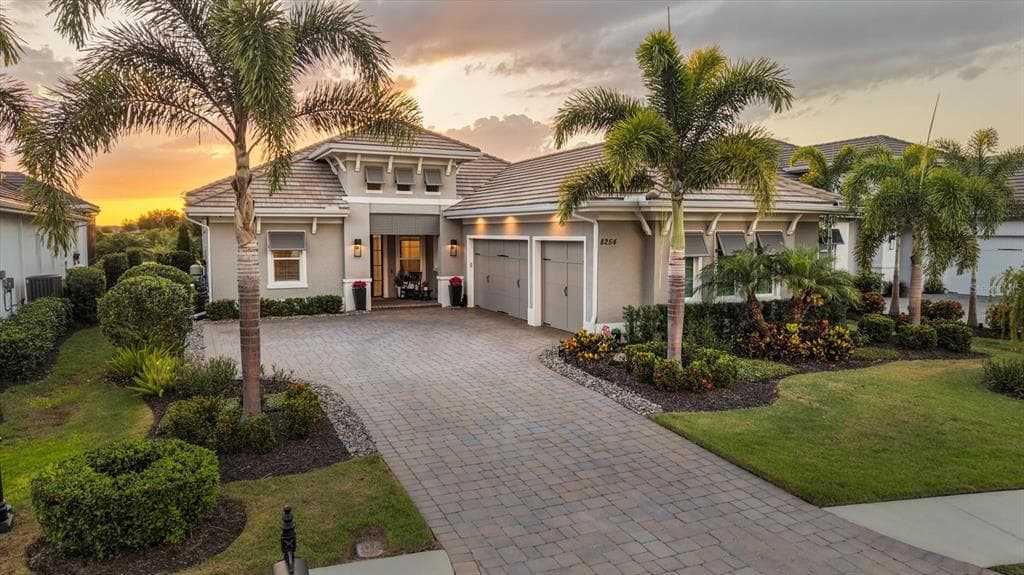 8254 PAVIA WAY, LAKEWOOD RANCH, FL 34202