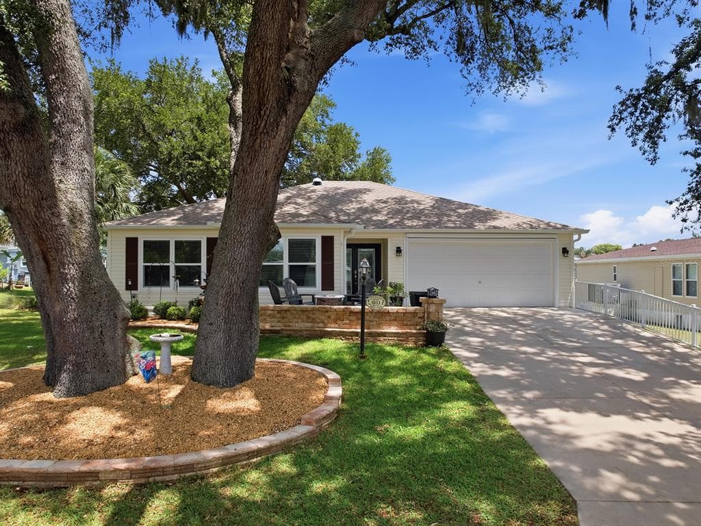 1033 ALOHA WAY, LADY LAKE, FL 32159