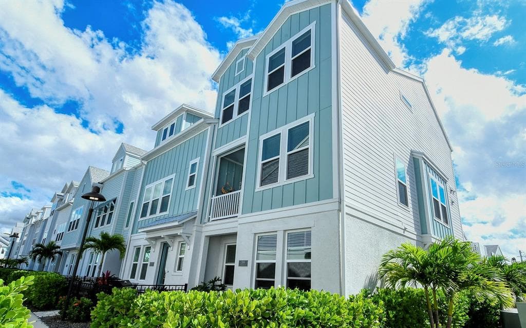 2300 LINDSTROM STREET, SARASOTA, FL 34237