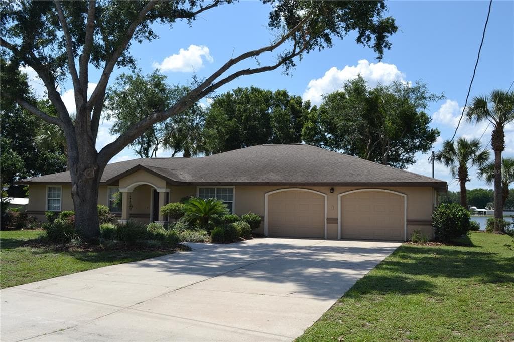 26 SE OCALE WAY, SUMMERFIELD, FL 34491