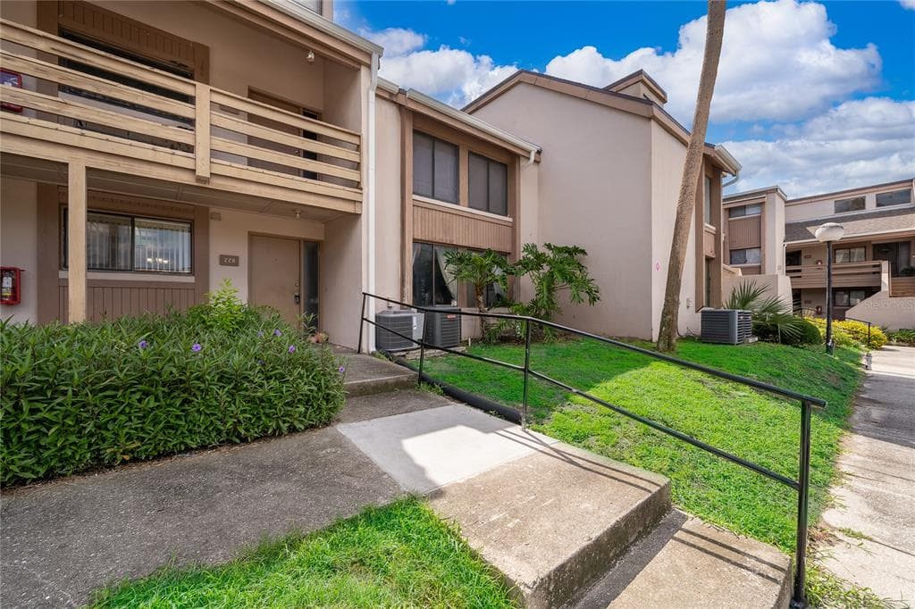 228 ORIENTA POINT STREET # 228, ALTAMONTE SPRINGS, FL 32701