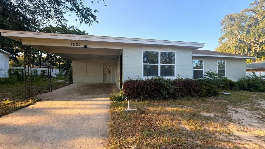 1604 WOODLYN DRIVE, LEESBURG, FL 34748