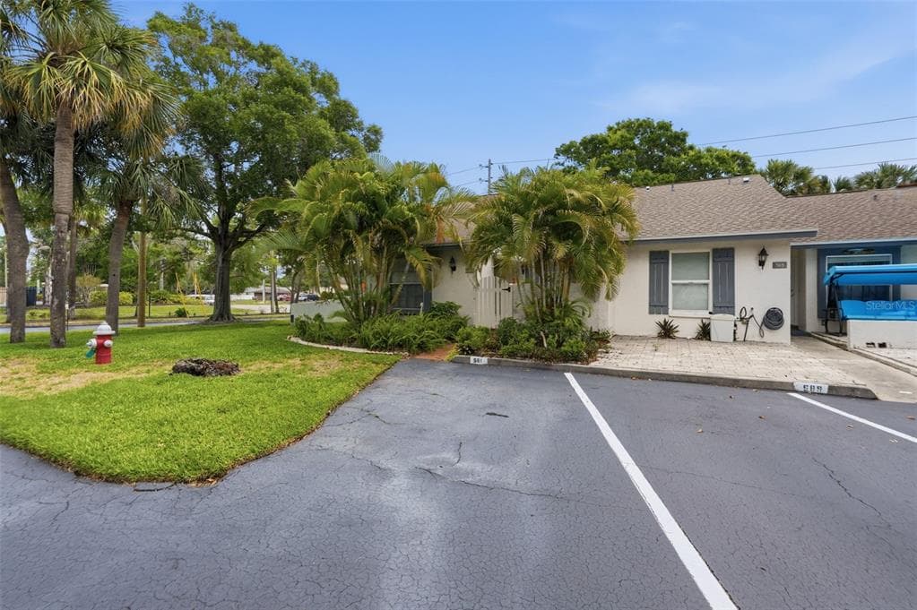 561 LAGUNA VISTA COURT, LARGO, FL 33771