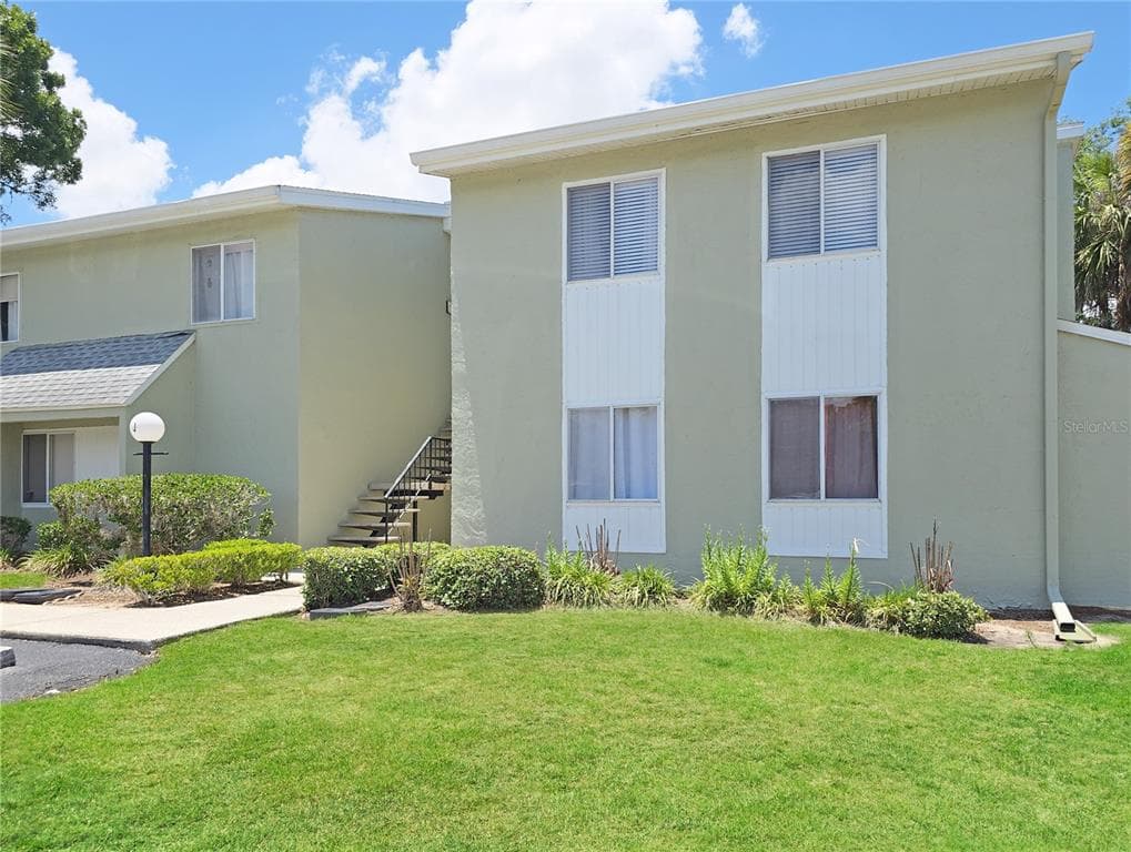 553 FAIRWAYS CIRCLE # B, OCALA, FL 34472
