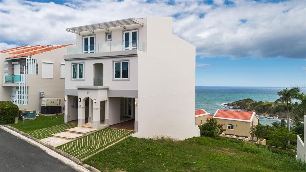 1 CALLE # 78, HUMACAO, PR 00791