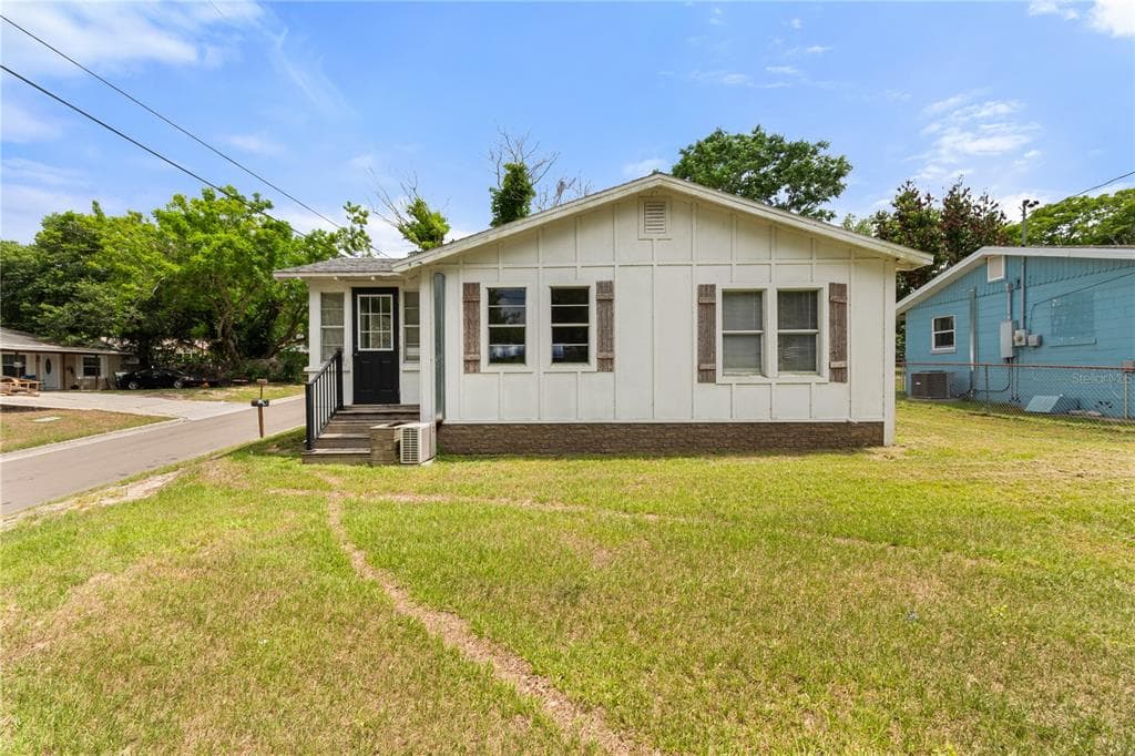 301 WEAVER AVENUE, LAKE WALES, FL 33853