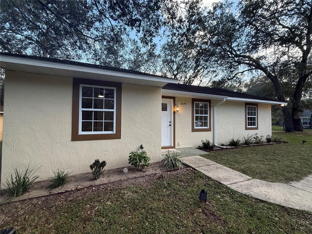 40233 PALM STREET, LADY LAKE, FL 32159