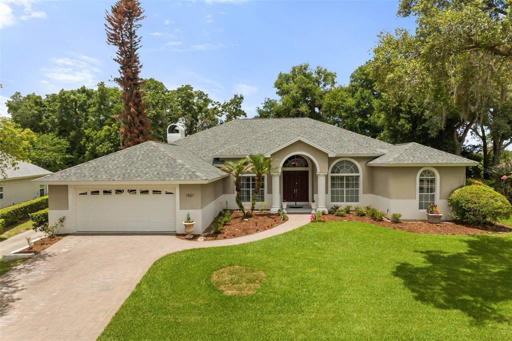 1521 EDGEWATER DRIVE, MOUNT DORA, FL 32757
