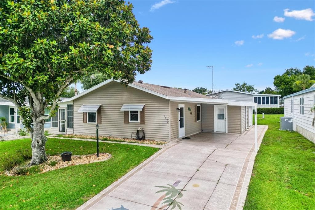 1534 HILLCREST DRIVE, LADY LAKE, FL 32159