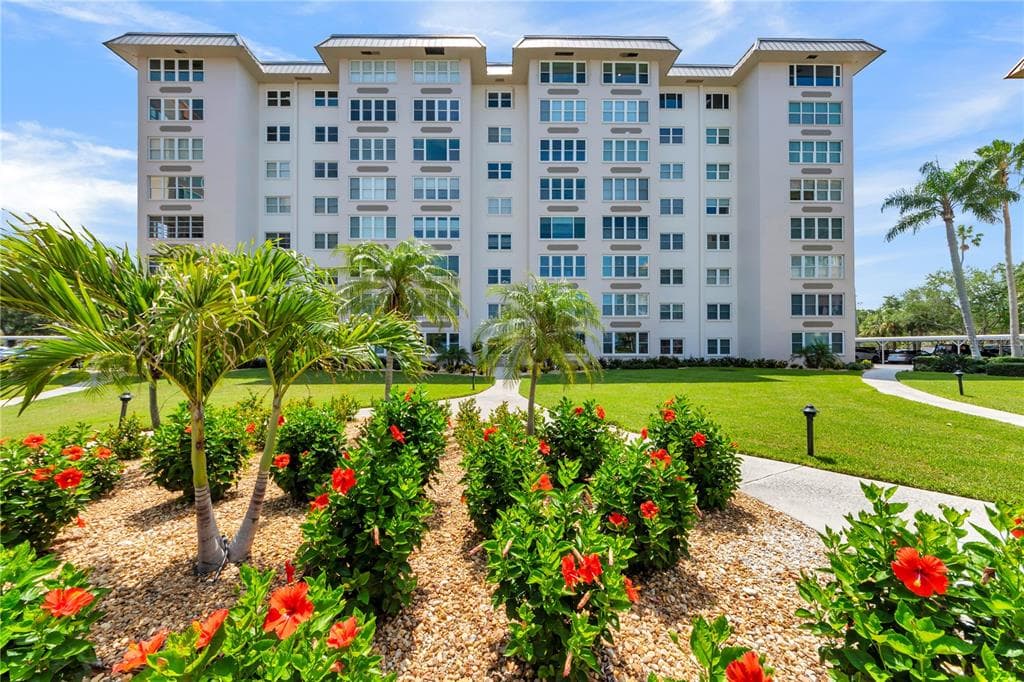 622 EDGEWATER DRIVE # 823, DUNEDIN, FL 34698