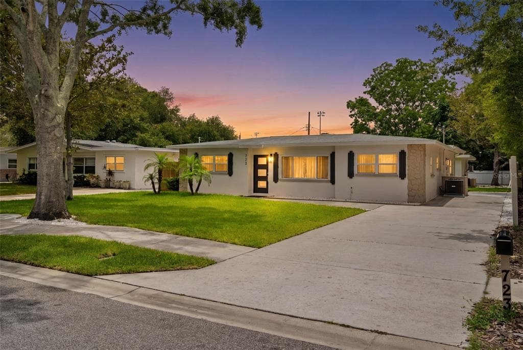 723 W BAYSHORE DRIVE, TARPON SPRINGS, FL 34689