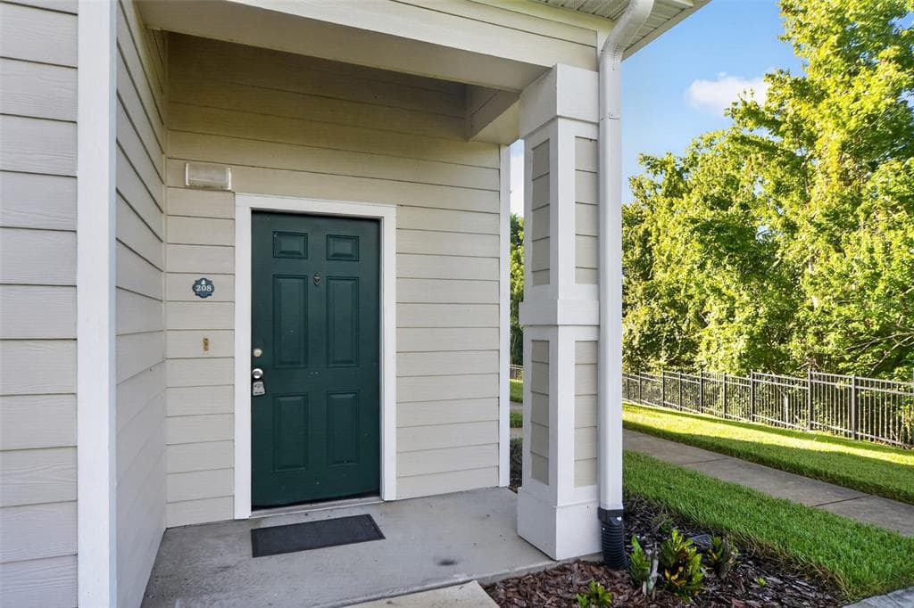 304 SOUTHERN PECAN CIRCLE # 208, WINTER GARDEN, FL 34787