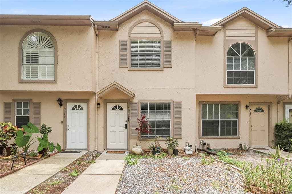 2209 FLETCHERS POINT CIRCLE, TAMPA, FL 33613