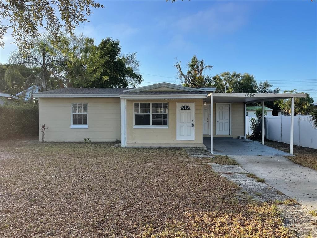 1208 CARLTON AVENUE, LAKE WALES, FL 33853