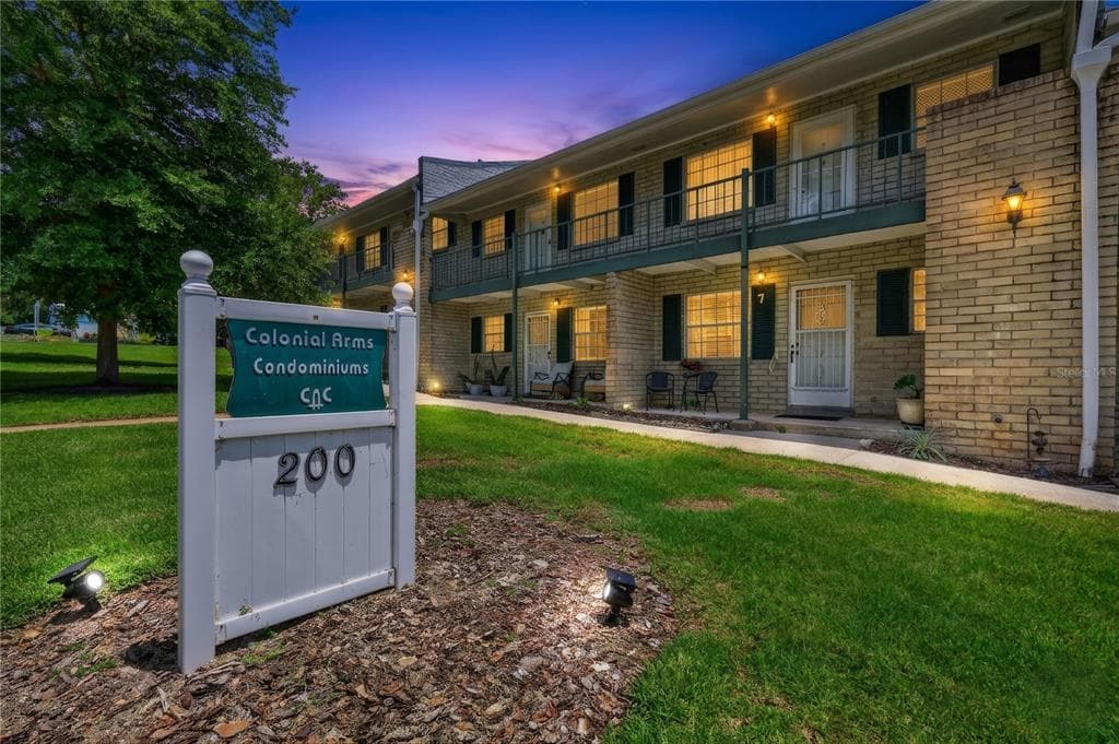200 E 10TH AVENUE # 8, MOUNT DORA, FL 32757