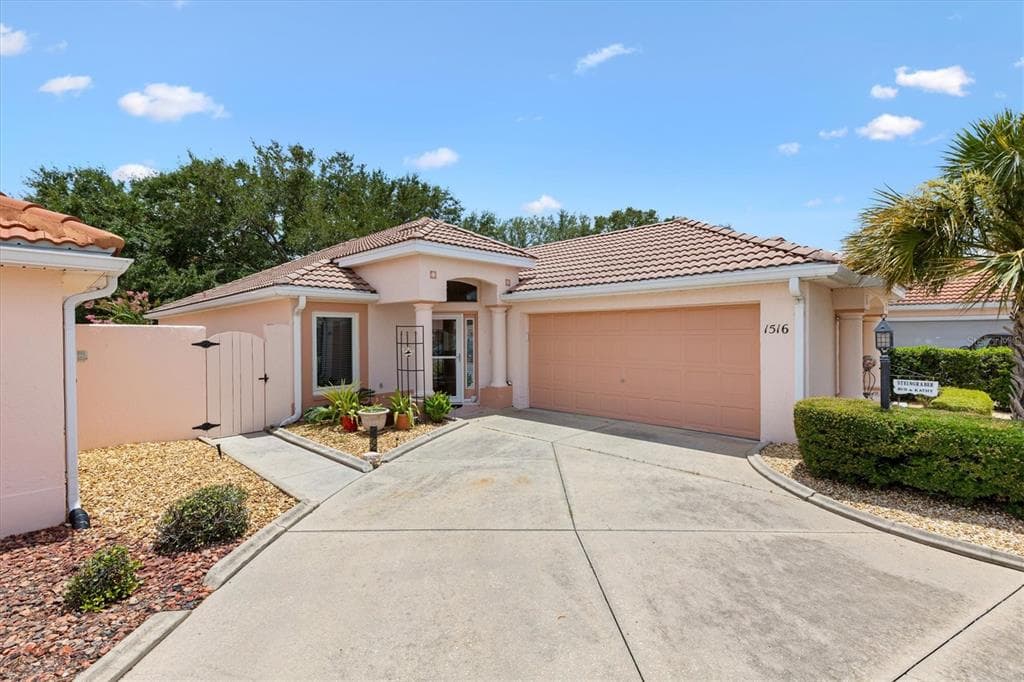 1516 MARTINEZ DRIVE, LADY LAKE, FL 32159