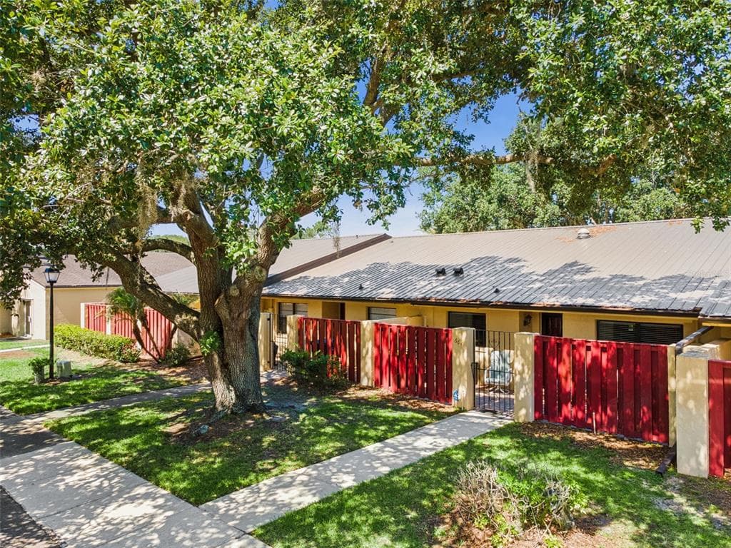 664 CLUBHOUSE ROAD, WINTER HAVEN, FL 33884