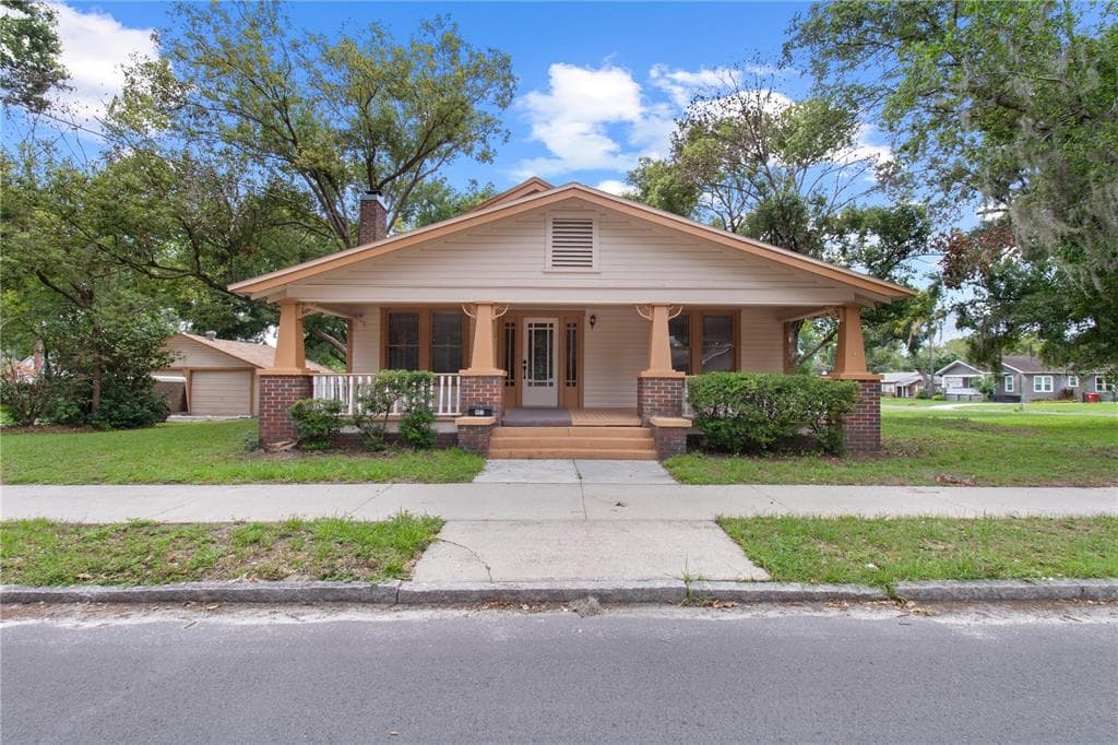 907 N CLARK STREET, PLANT CITY, FL 33563