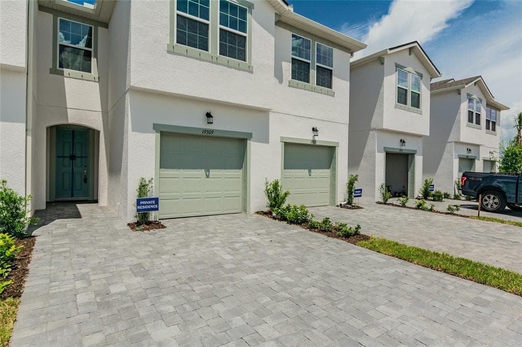 19309 BLUE POND DRIVE, LUTZ, FL 33558