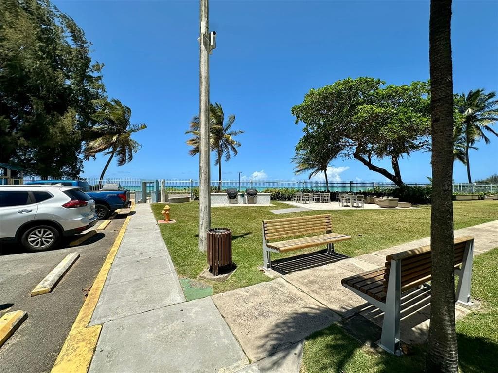 185 CALLE PINE GROVE # B-1, CAROLINA, PR 00979