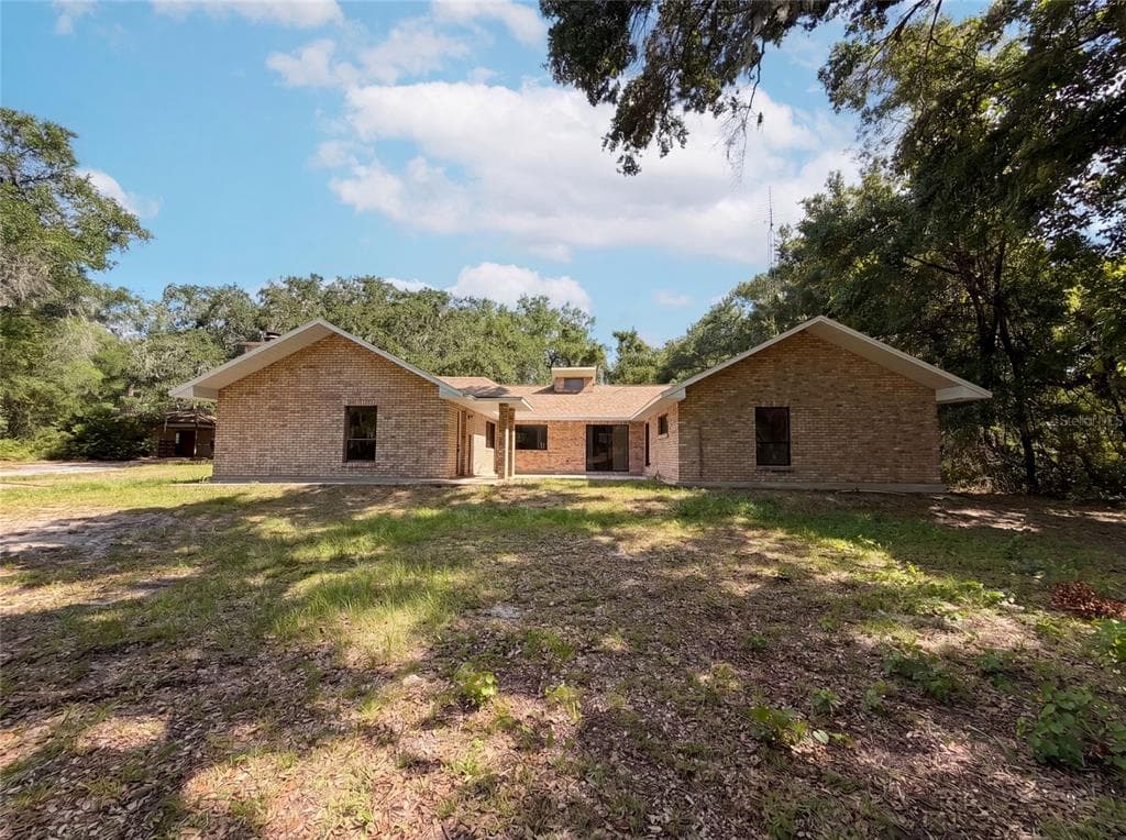 3739 LAKE GRIFFIN ROAD, LADY LAKE, FL 32159