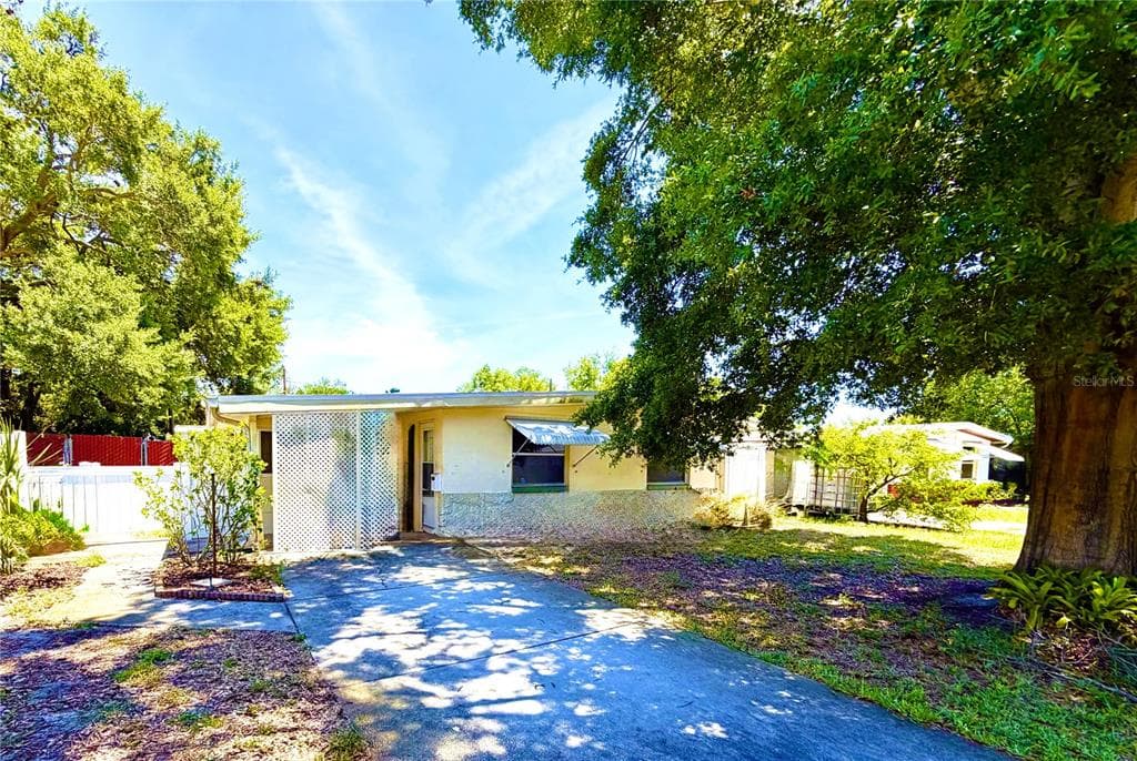516 NORTHMOOR AVENUE N, ST PETERSBURG, FL 33702