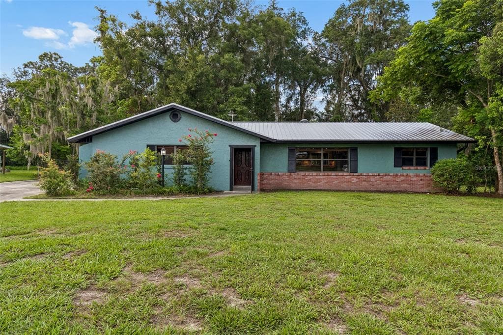 1322 W VOORHIS AVENUE, DELAND, FL 32720