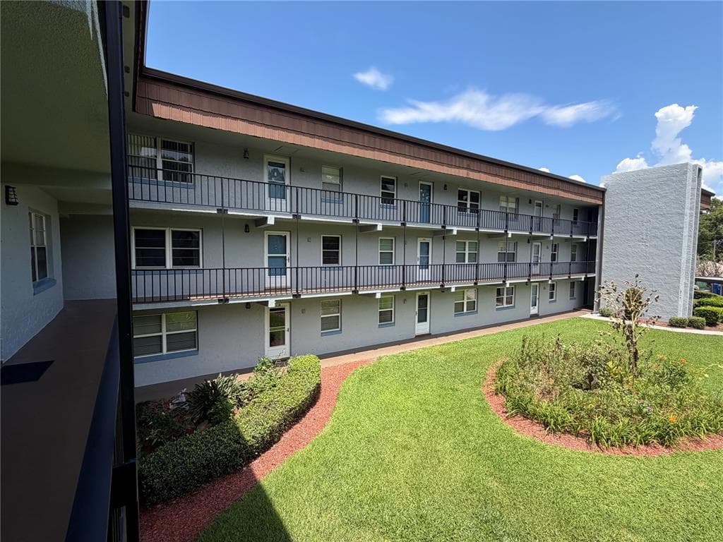 333 LAKE HOWARD DRIVE NW # 211B, WINTER HAVEN, FL 33880