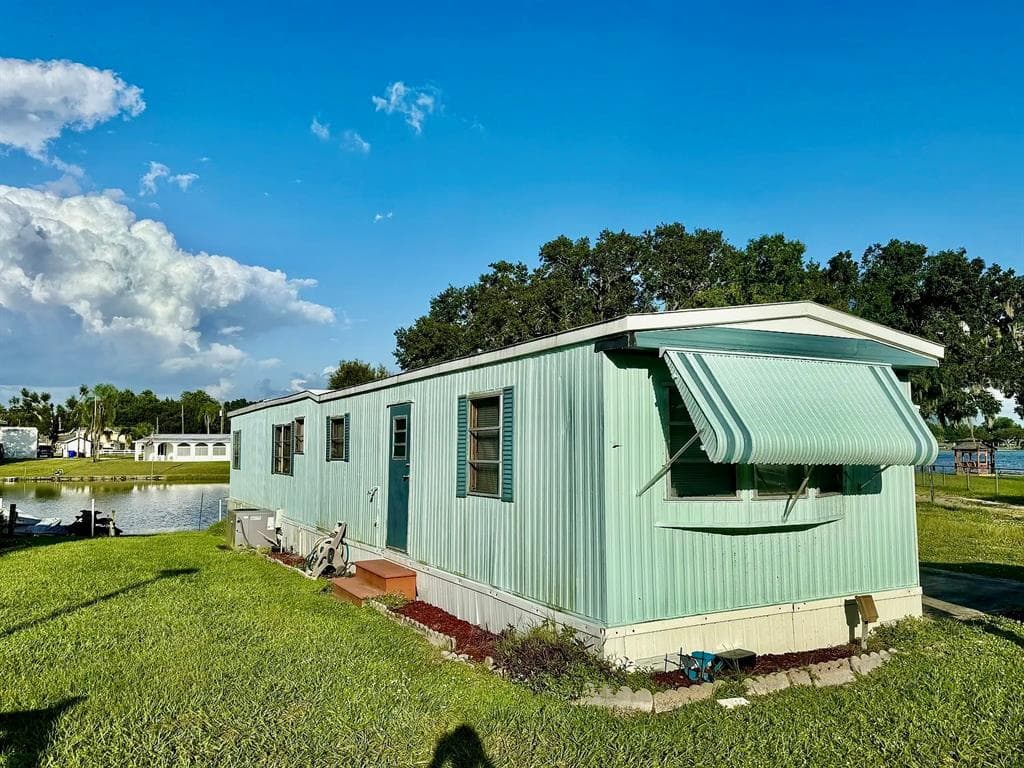 16 W PALM CIRCLE, LAKE PLACID, FL 33852