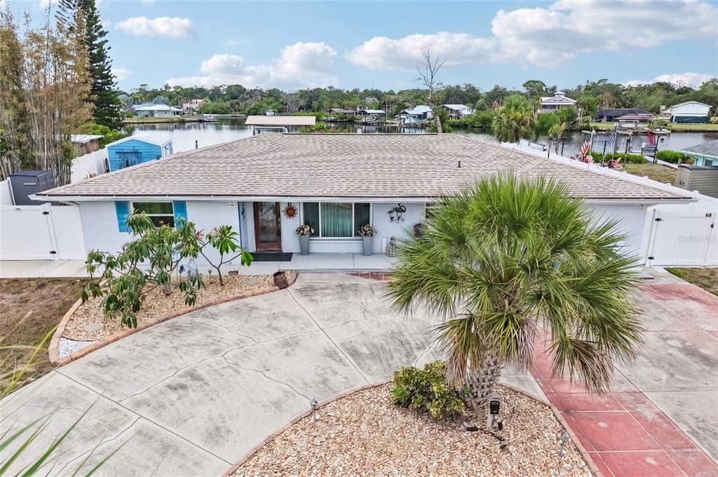 806 BLUE HERON BOULEVARD, RUSKIN, FL 33570