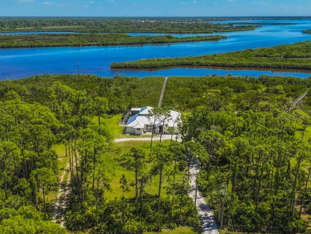 18 RIVERFRONT DRIVE, VENICE, FL 34293