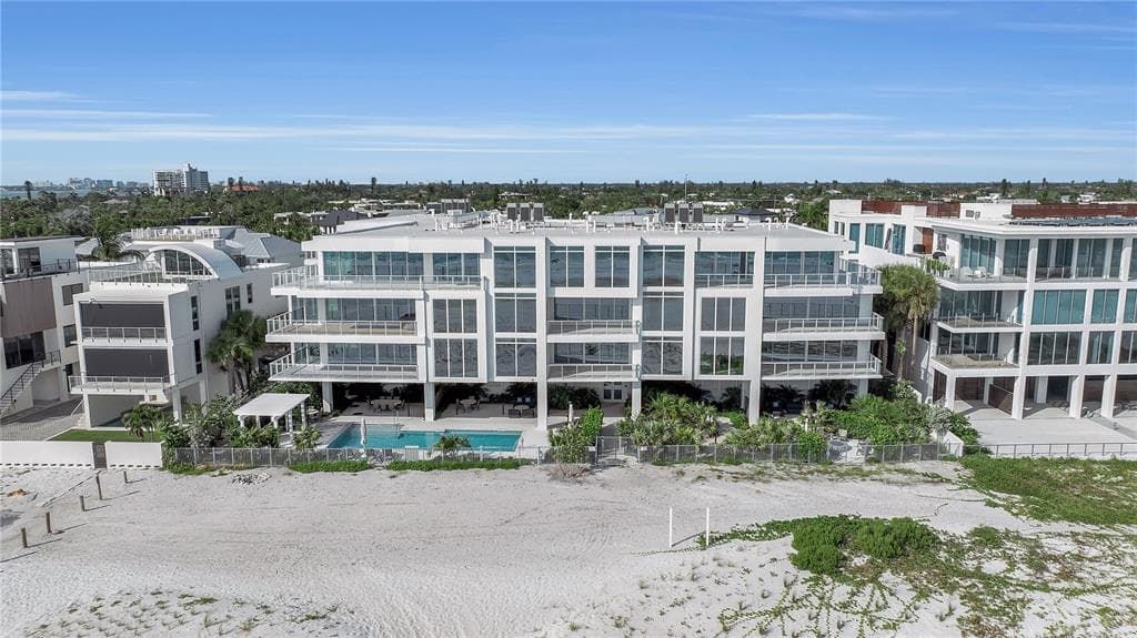 70 AVENIDA VENECCIA # 202, SARASOTA, FL 34242