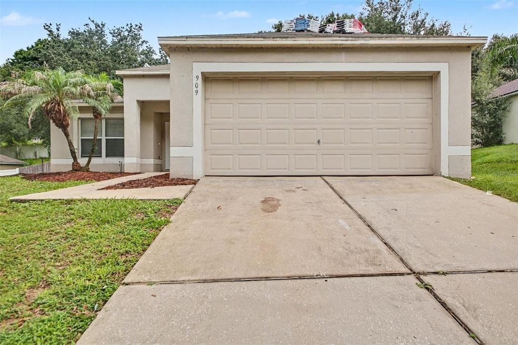 909 BRISTLE CONE COURT, MINNEOLA, FL 34715