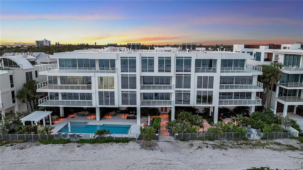 70 AVENIDA VENECCIA # 204, SARASOTA, FL 34242