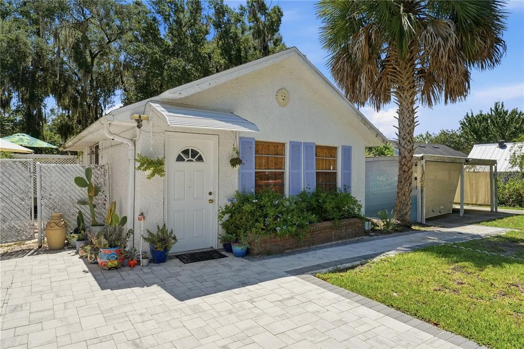 206 E 9TH AVENUE, MOUNT DORA, FL 32757
