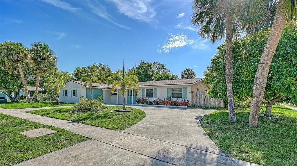 6515 COLONIAL DRIVE, SARASOTA, FL 34231