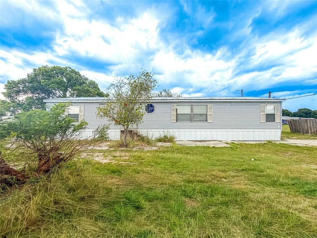 13 CACTUS CIRCLE E, WINTER HAVEN, FL 33880