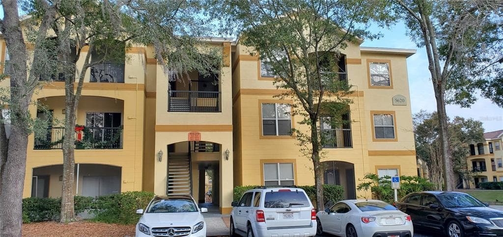 5620 PINNACLE HEIGHTS CIRCLE # 304, TAMPA, FL 33624