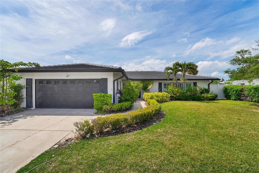 3944 DORAL DRIVE, TAMPA, FL 33634