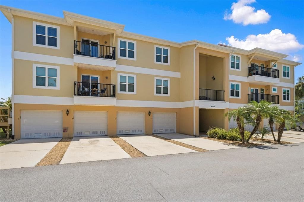 5064 ROYAL PALMS WAY # 204, NEW PORT RICHEY, FL 34652
