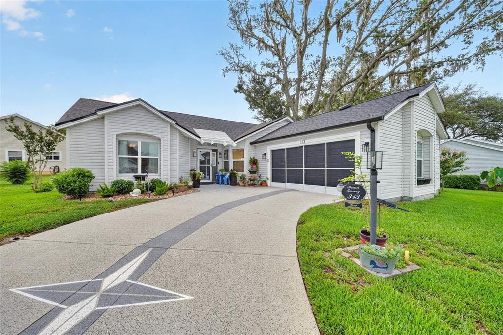 313 GONZALES PLACE, LADY LAKE, FL 32159