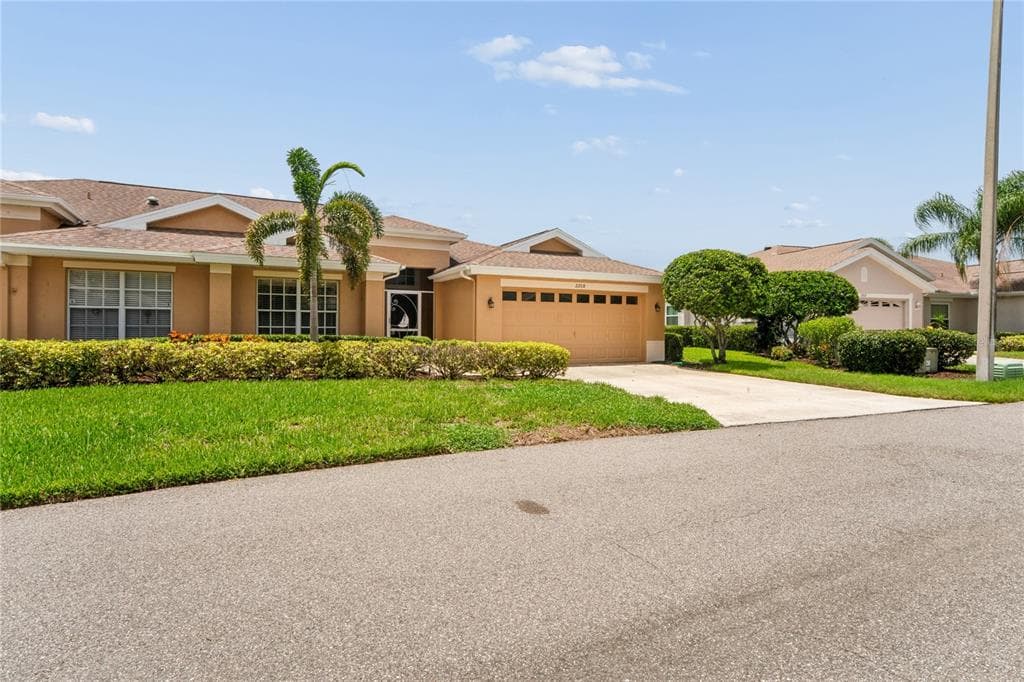 2208 WORTHINGTON GREENS DRIVE # 2208, SUN CITY CENTER, FL 33573